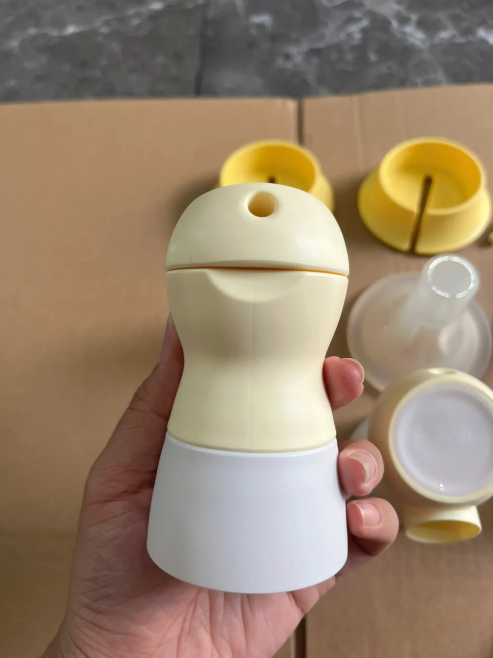 Máy hút sữa Medela Sonata tặng kèm cặp phễu silicone Lacteck (no box, còn túi vải của hãng, hết bảo hành) - Ảnh 16