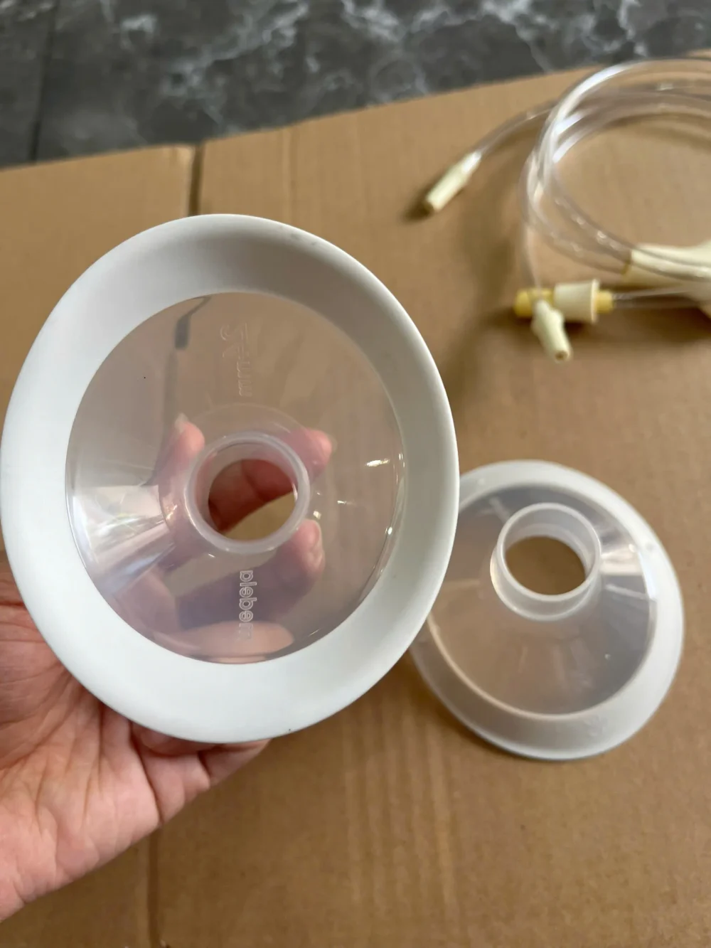 Máy hút sữa Medela Sonata tặng kèm cặp phễu silicone Lacteck (no box, còn túi vải của hãng, hết bảo hành) - Ảnh 20