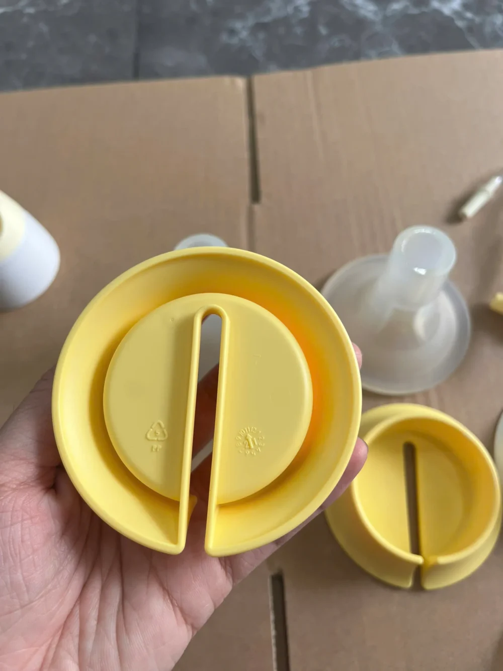 Máy hút sữa Medela Sonata tặng kèm cặp phễu silicone Lacteck (no box, còn túi vải của hãng, hết bảo hành) - Ảnh 5