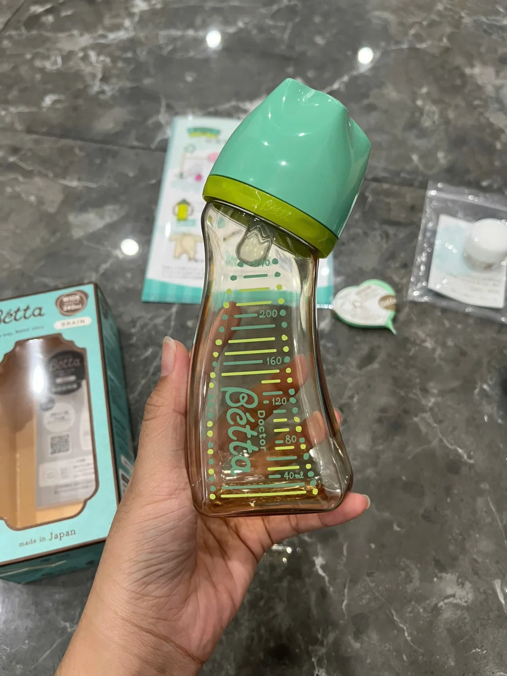 Set 2 bình sữa Betta Cổ Rộng 240ml kèm núm ti, kem trị rạn nứt đầu ti, chọc núm ti của hãng (full box) - Ảnh 20