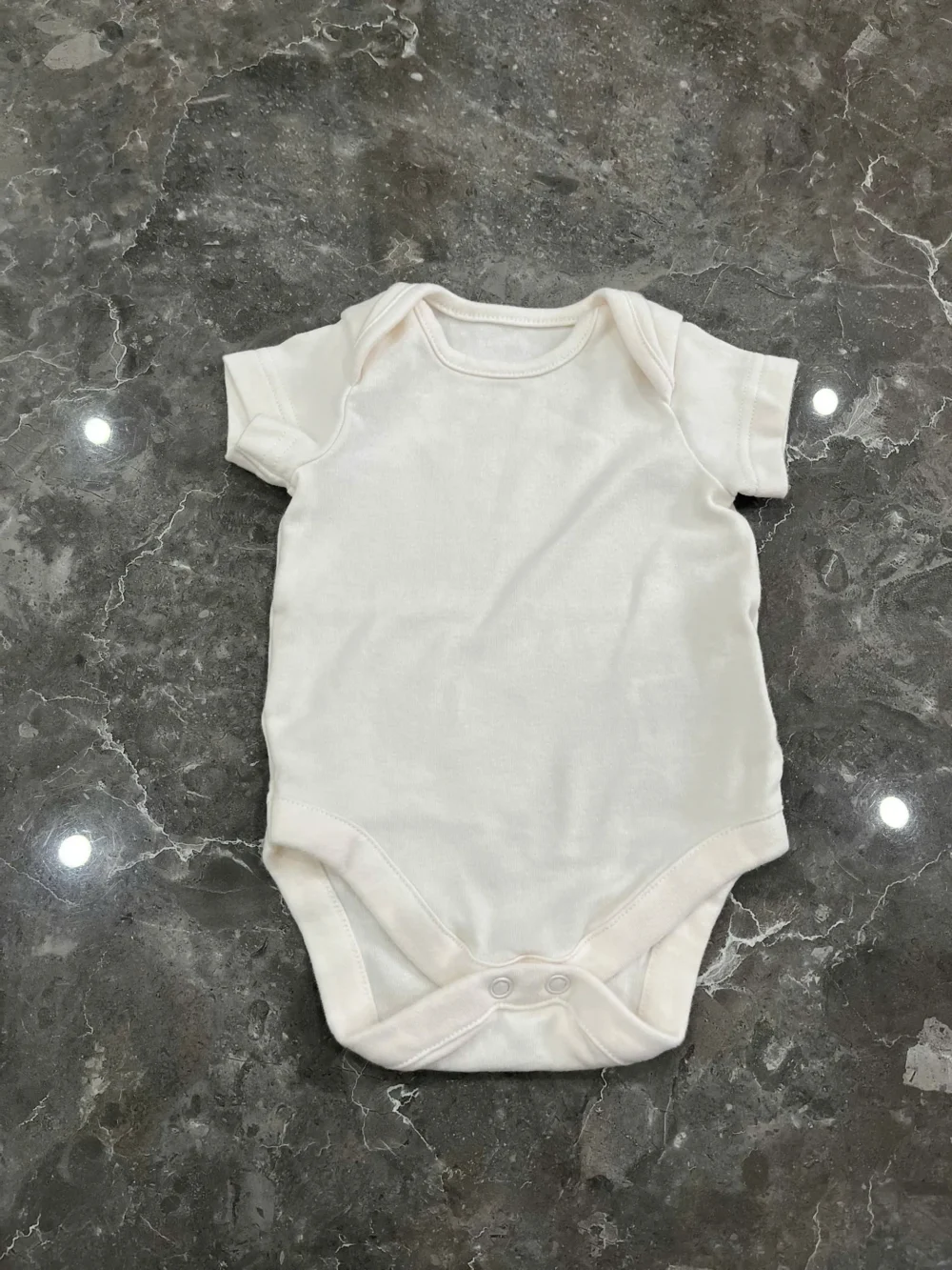 Set 4 bộ bodysuit Mothercare (size newborn) tặng kèm 1 bodysuit đã sử dụng nhẹ - Ảnh 5
