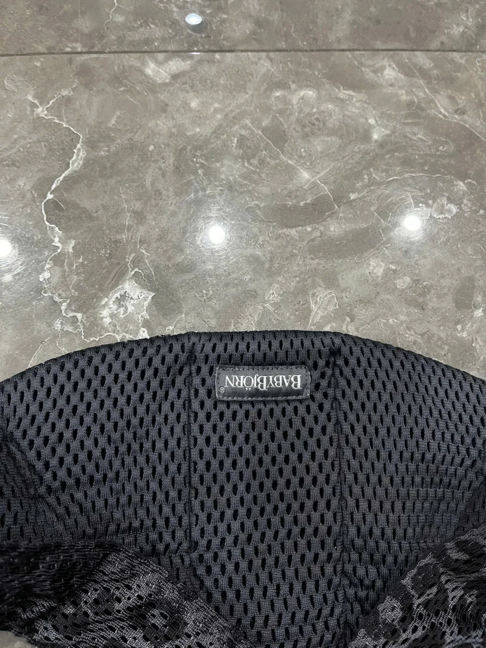 Địu Baby Bjorn Mini vải mesh hoạ tiết beo đen (no box) 0-3 tuổi 3kg2 -> 11kg - Ảnh 3