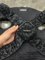Địu Baby Bjorn Mini vải mesh hoạ tiết beo đen (no box) 0-3 tuổi 3kg2 -> 11kg - Ảnh 10