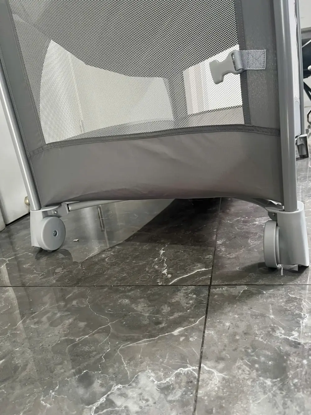 Giường cũi trẻ em Joie Kubbie Sleep Foggy Gray (tặng kèm thanh đồ chơi treo cũi) - Ảnh 6