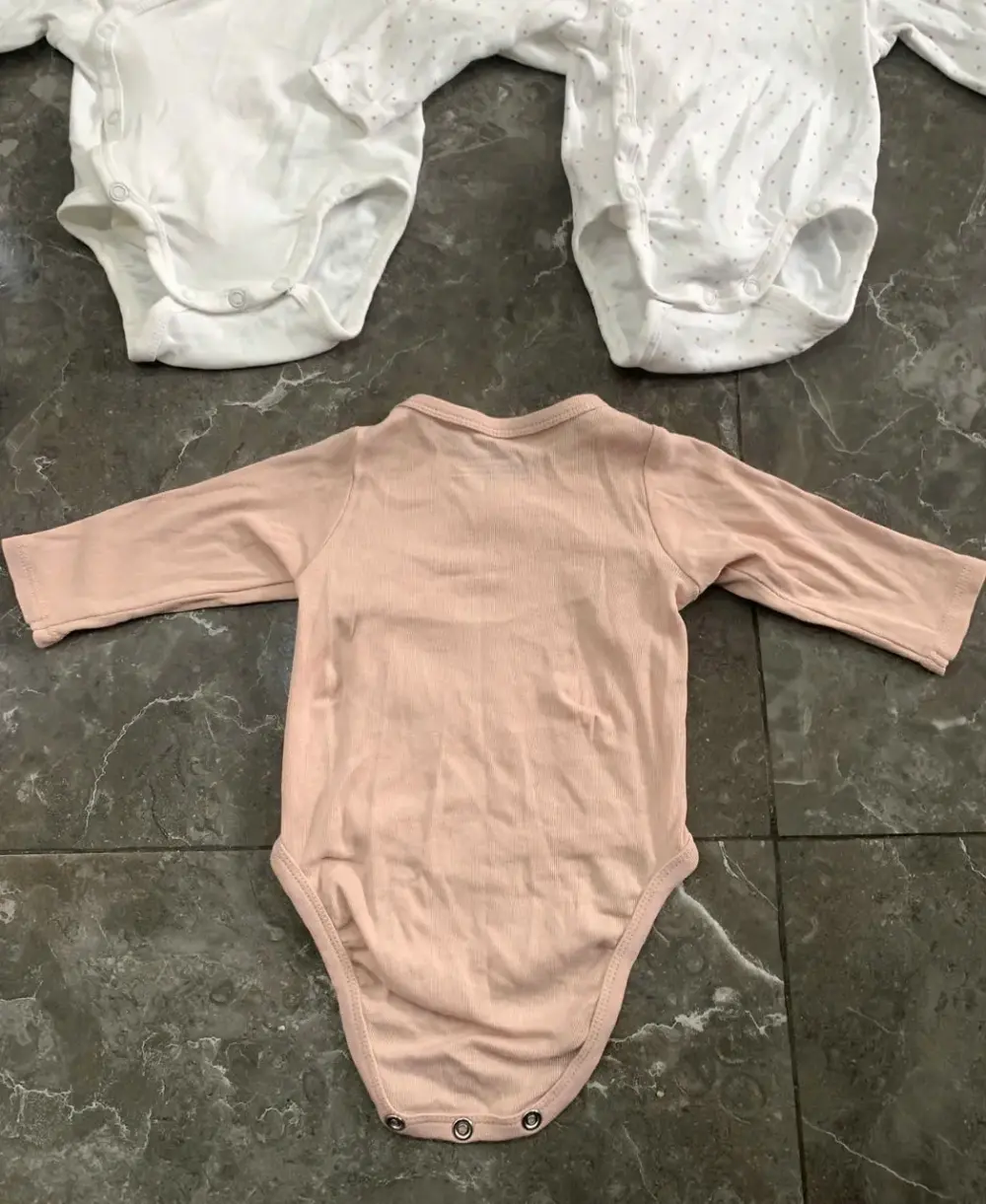 Set 3 bodysuit dài tay vạt chéo bé H&M (size newborn) - Ảnh 5