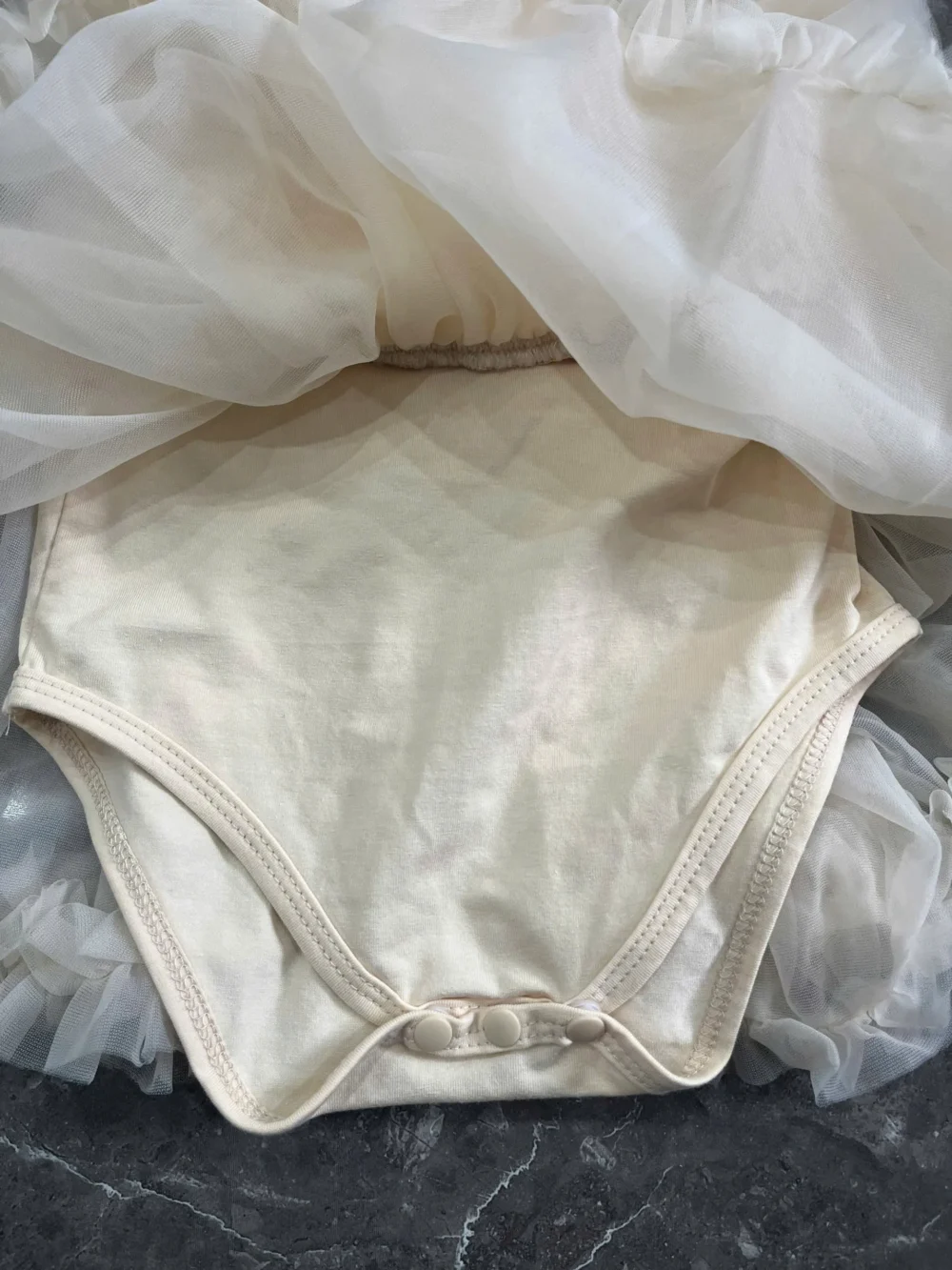 Đầm body phối lưới màu kem Little bill (size 0-3m) - Ảnh 9