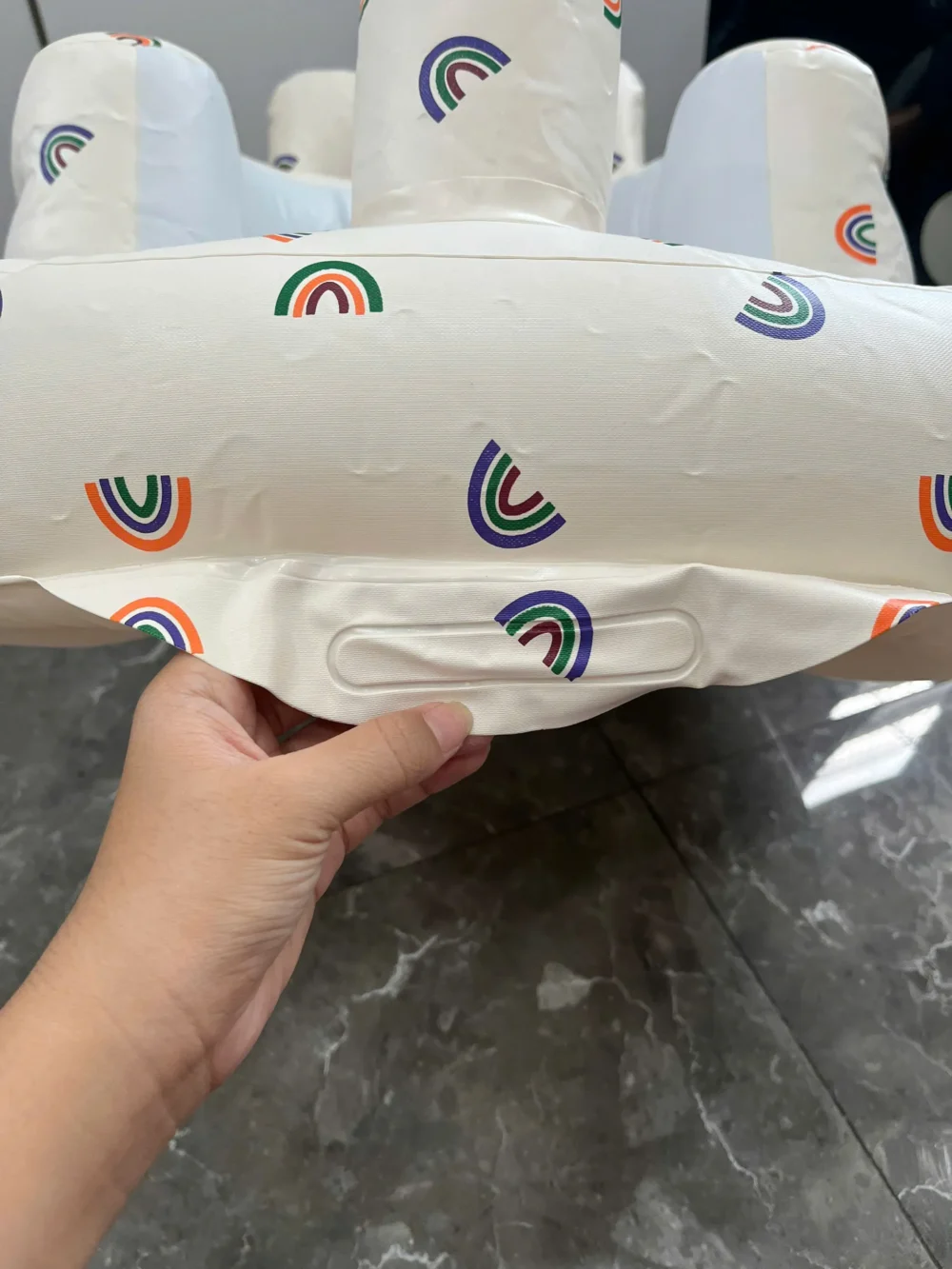 Ghế bơi tập ngồi hoạ tiết cầu vòng cho bé (full box) P playing - Ảnh 8