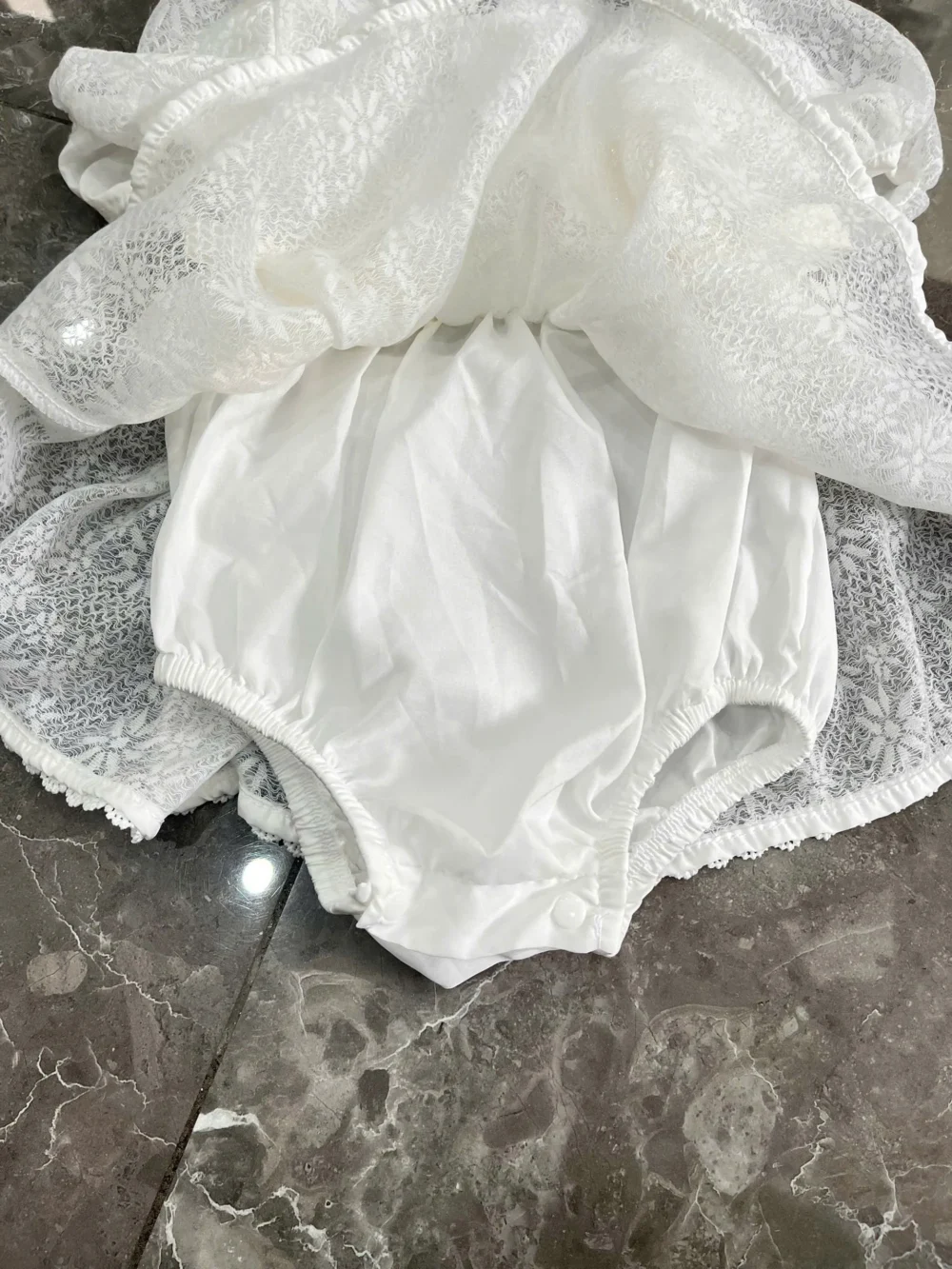 Đầm ren xoè phối lưới bodysuit đính nơ màu trắng (3 đến 6 tháng) No brand - Ảnh 7