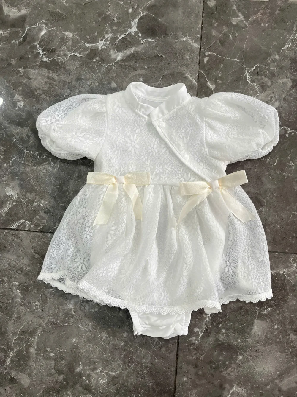 Đầm ren xoè phối lưới bodysuit đính nơ màu trắng (3 đến 6 tháng) No brand - Ảnh 8