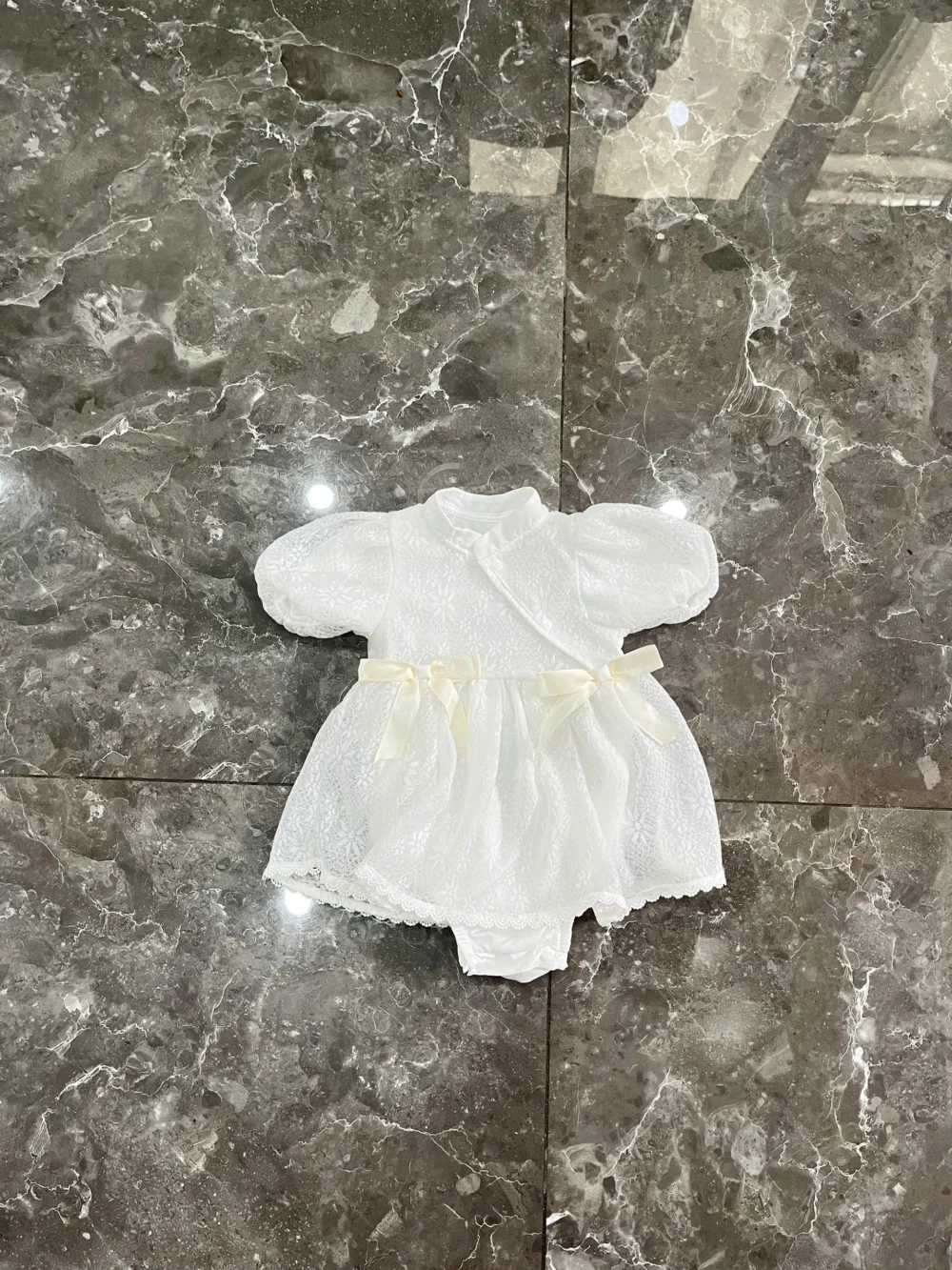 Đầm ren xoè phối lưới bodysuit đính nơ màu trắng (3 đến 6 tháng) No brand - Ảnh 11