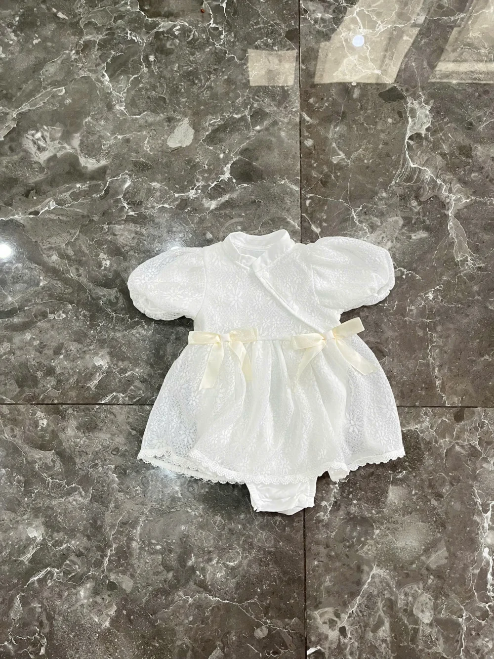 Đầm ren xoè phối lưới bodysuit đính nơ màu trắng (3 đến 6 tháng) No brand - Ảnh 13