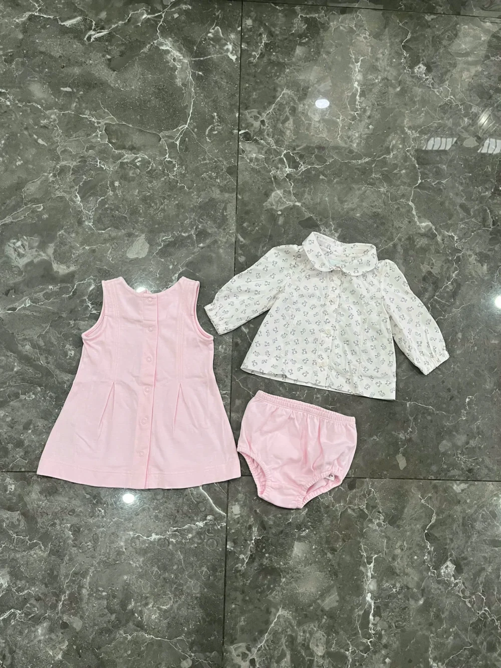 set váy sơ mi kèm áo khoác Burberry màu hồng nhạt (6 tháng) Burberry - Ảnh 22