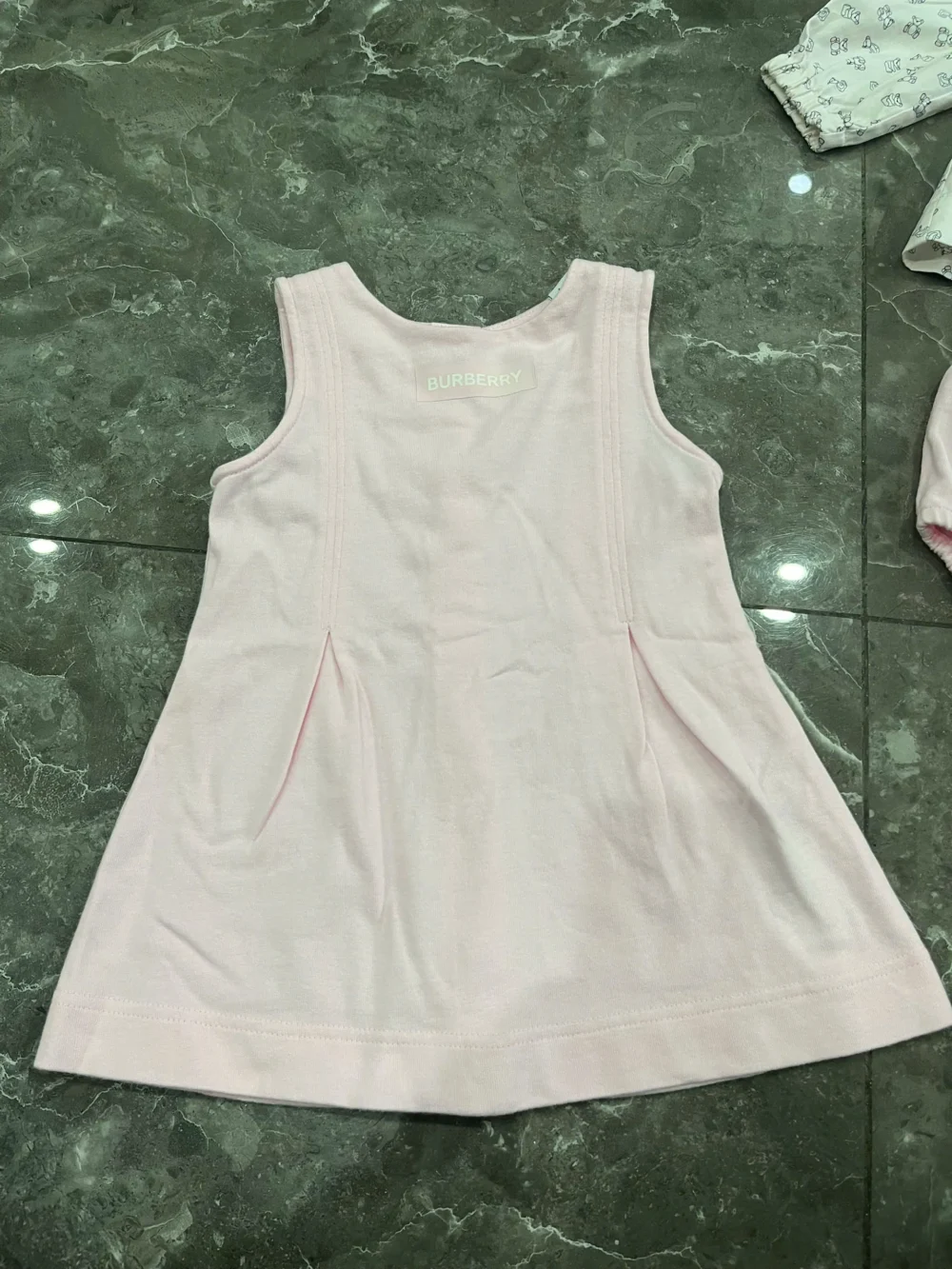 set váy sơ mi kèm áo khoác Burberry màu hồng nhạt (6 tháng) Burberry - Ảnh 4