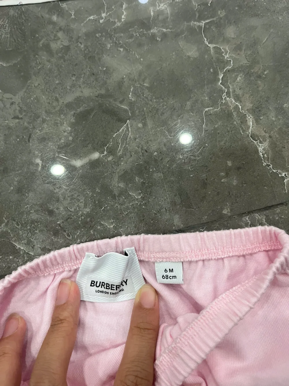 set váy sơ mi kèm áo khoác Burberry màu hồng nhạt (6 tháng) Burberry - Ảnh 12