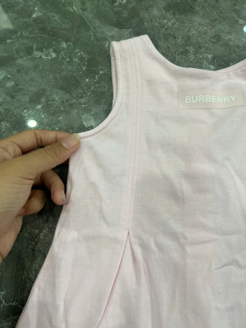 set váy sơ mi kèm áo khoác Burberry màu hồng nhạt (6 tháng) Burberry - Ảnh 18