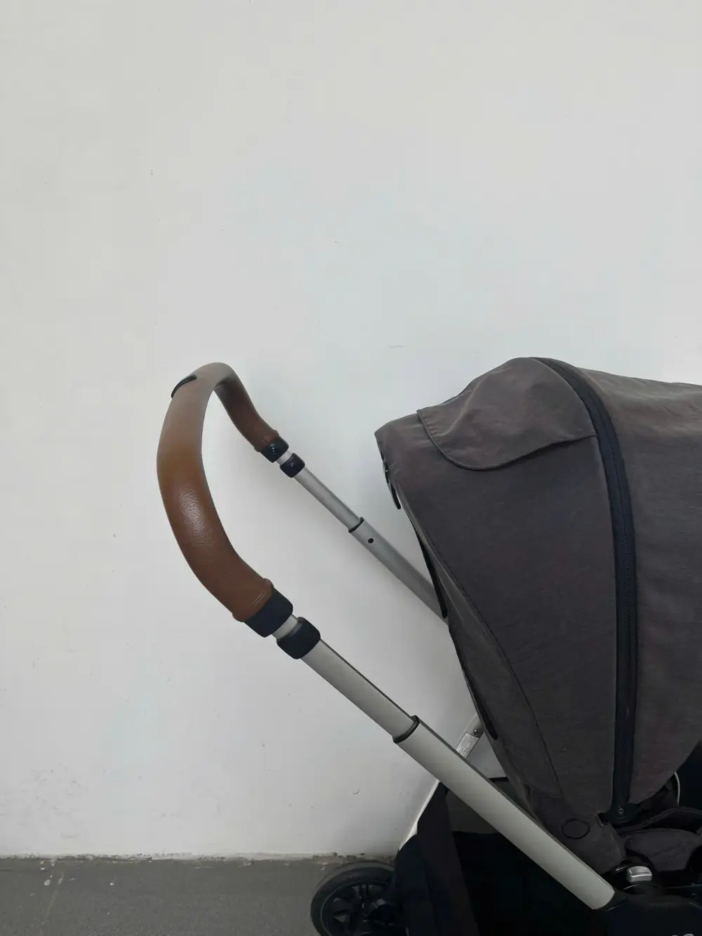 Xe đẩy Nuna triv màu xám đậm khung xám (kèm phụ kiện: màn chắn muỗi, móc treo đồ) - Ảnh 32