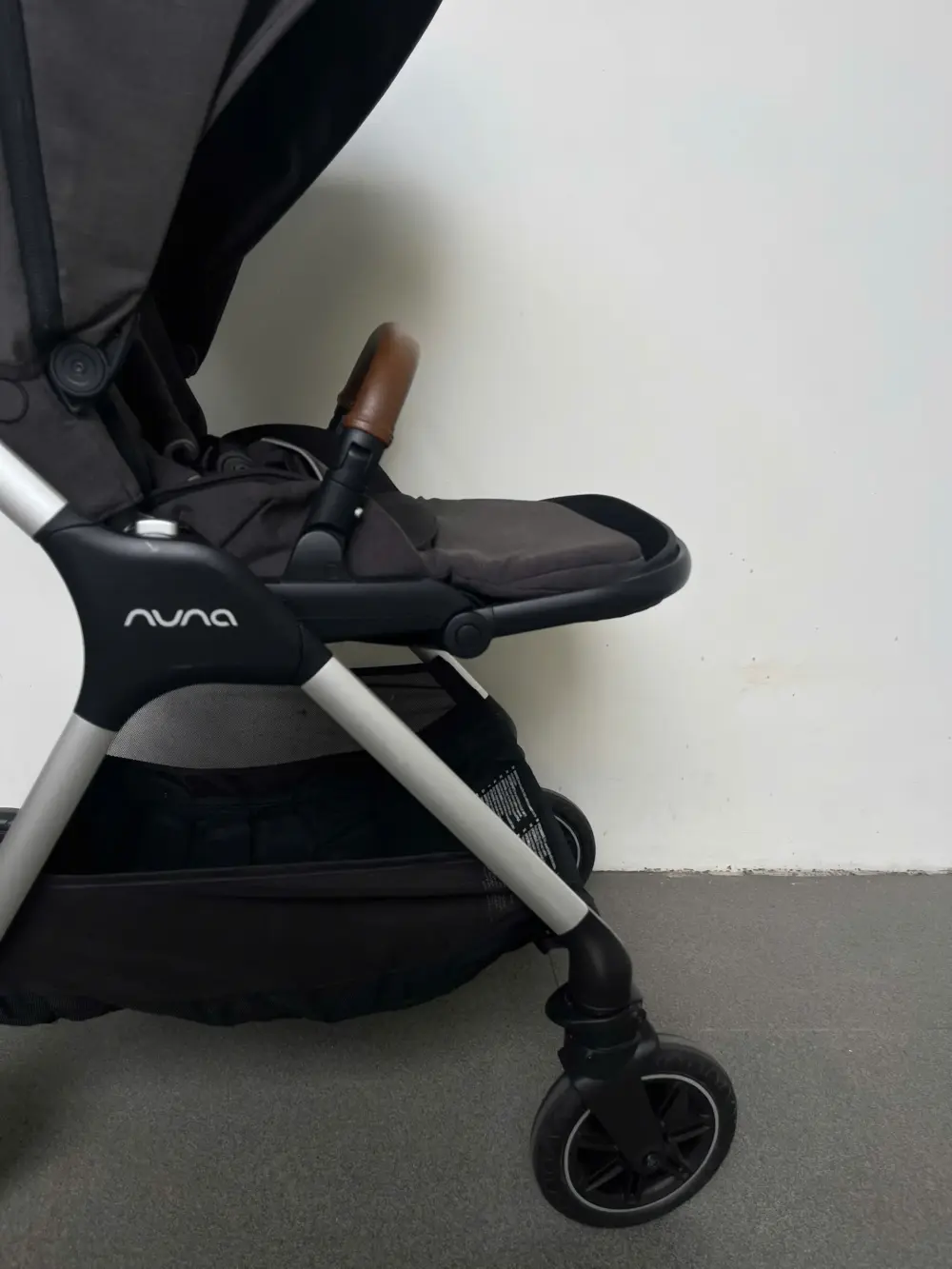 Xe đẩy Nuna triv màu xám đậm khung xám (kèm phụ kiện: màn chắn muỗi, móc treo đồ) - Ảnh 35