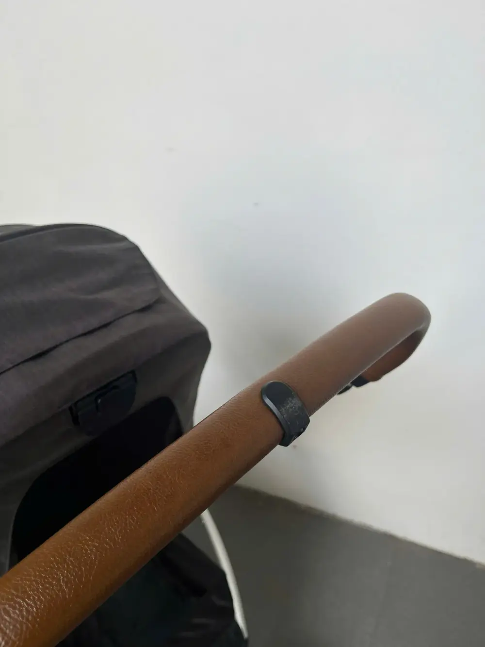 Xe đẩy Nuna triv màu xám đậm khung xám (kèm phụ kiện: màn chắn muỗi, móc treo đồ) - Ảnh 9