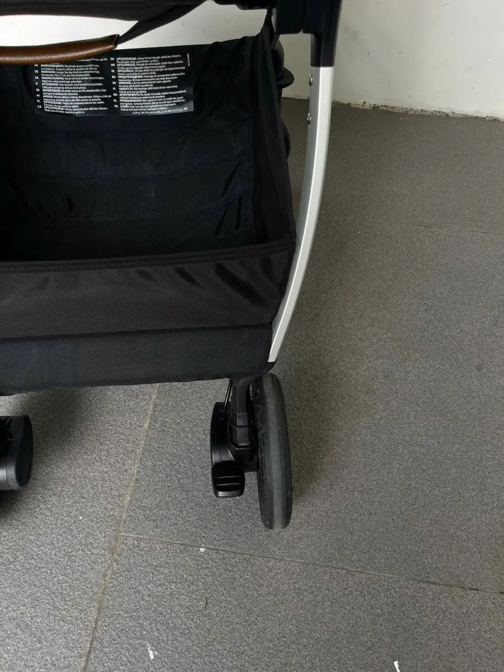 Xe đẩy Nuna triv màu xám đậm khung xám (kèm phụ kiện: màn chắn muỗi, móc treo đồ) - Ảnh 10