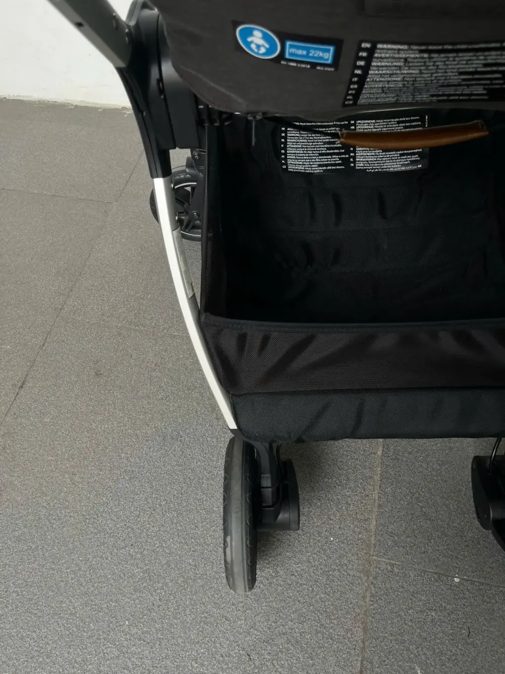 Xe đẩy Nuna triv màu xám đậm khung xám (kèm phụ kiện: màn chắn muỗi, móc treo đồ) - Ảnh 11