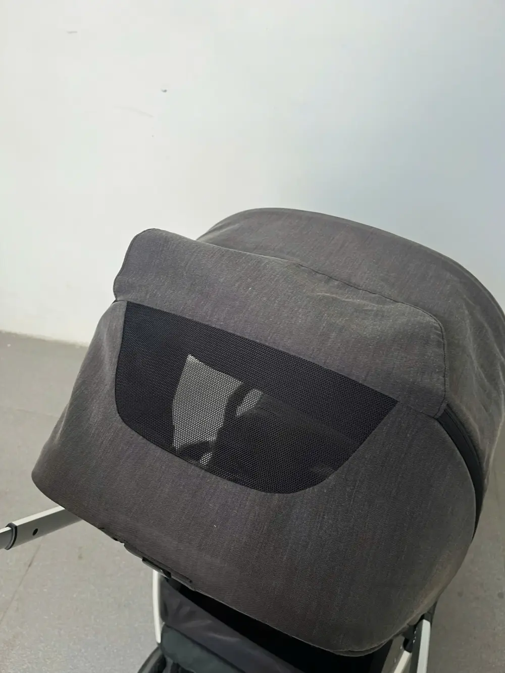 Xe đẩy Nuna triv màu xám đậm khung xám (kèm phụ kiện: màn chắn muỗi, móc treo đồ) - Ảnh 12