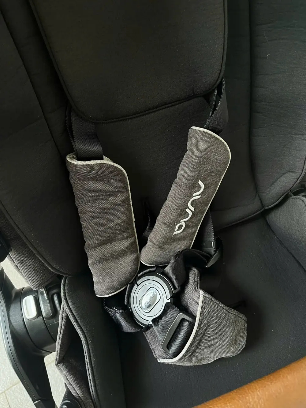 Xe đẩy Nuna triv màu xám đậm khung xám (kèm phụ kiện: màn chắn muỗi, móc treo đồ) - Ảnh 16