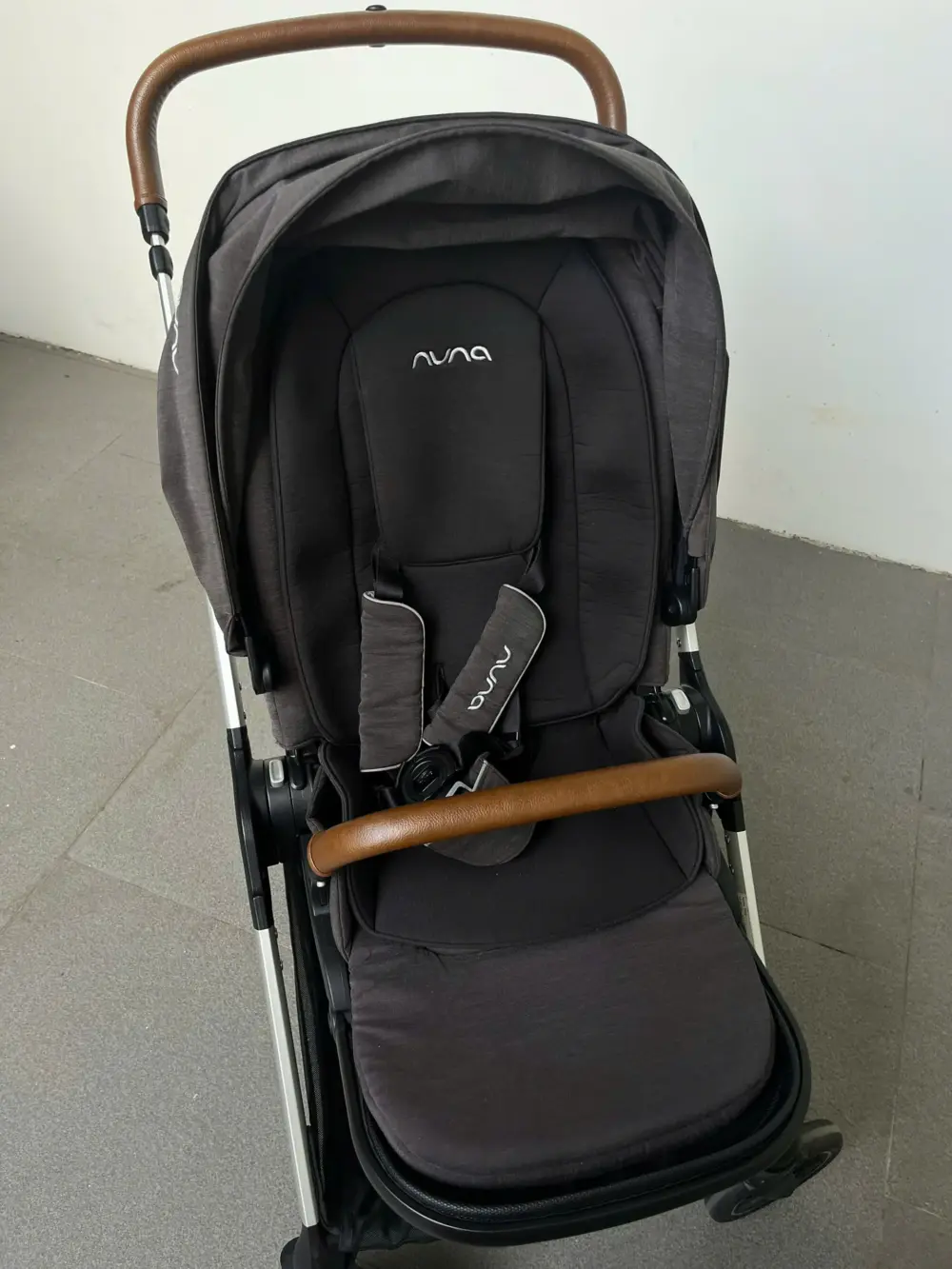 Xe đẩy Nuna triv màu xám đậm khung xám (kèm phụ kiện: màn chắn muỗi, móc treo đồ) - Ảnh 17