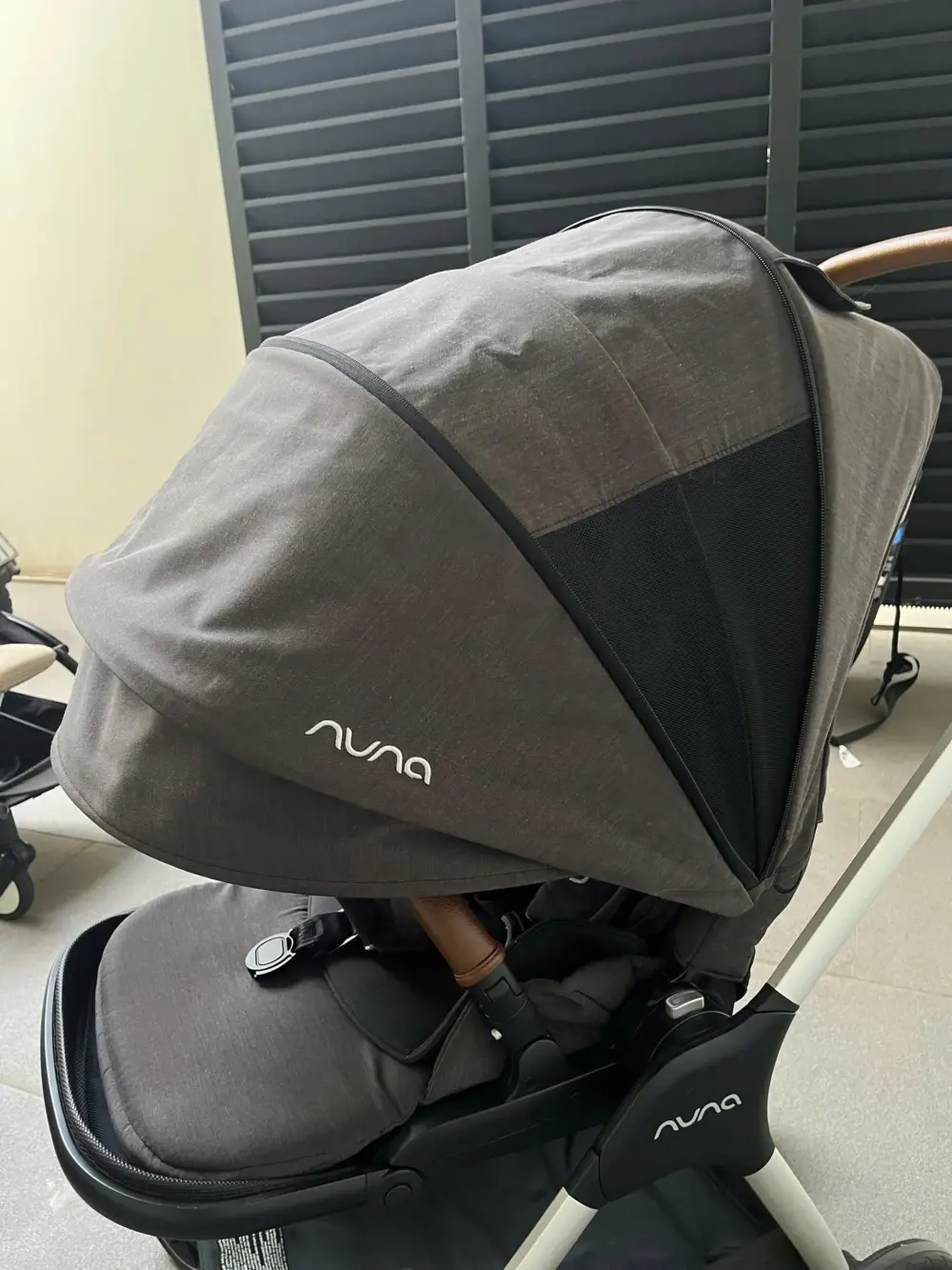 Xe đẩy Nuna triv màu xám đậm khung xám (kèm phụ kiện: màn chắn muỗi, móc treo đồ) - Ảnh 19