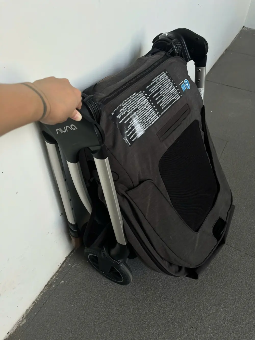 Xe đẩy Nuna triv màu xám đậm khung xám (kèm phụ kiện: màn chắn muỗi, móc treo đồ) - Ảnh 22