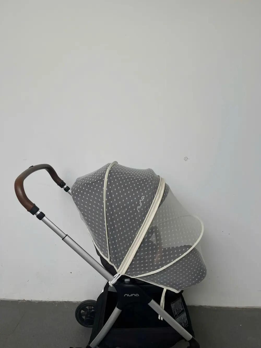 Xe đẩy Nuna triv màu xám đậm khung xám (kèm phụ kiện: màn chắn muỗi, móc treo đồ) - Ảnh 27