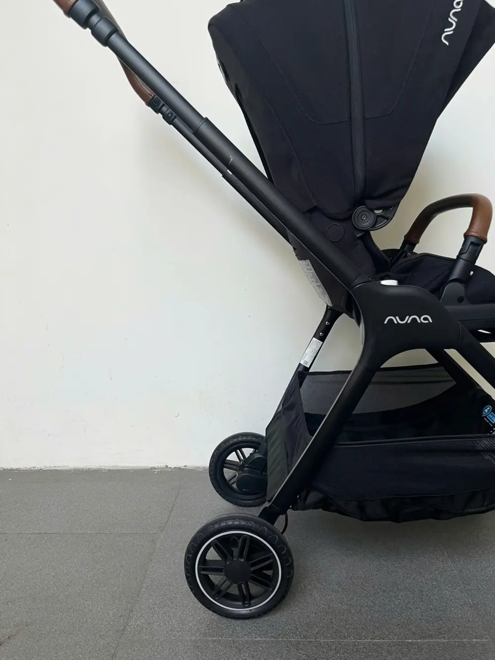 Xe đẩy Nuna triv màu đen khung đen 0-4 tuổi tối đa 22 kg - Ảnh 5