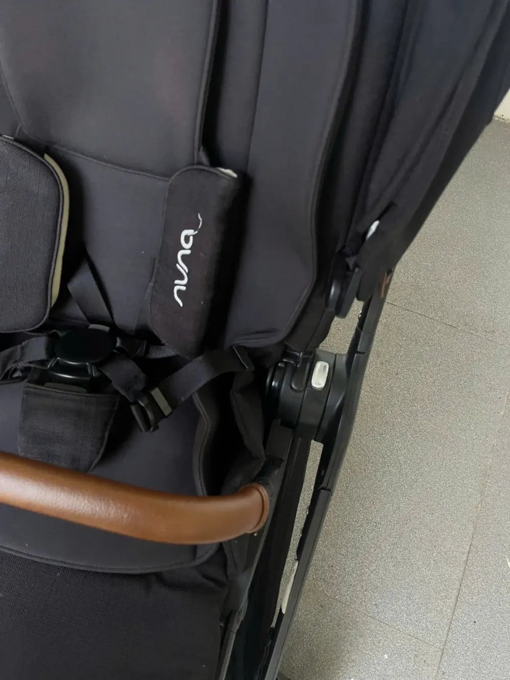 Xe đẩy Nuna triv màu đen khung đen 0-4 tuổi tối đa 22 kg - Ảnh 23