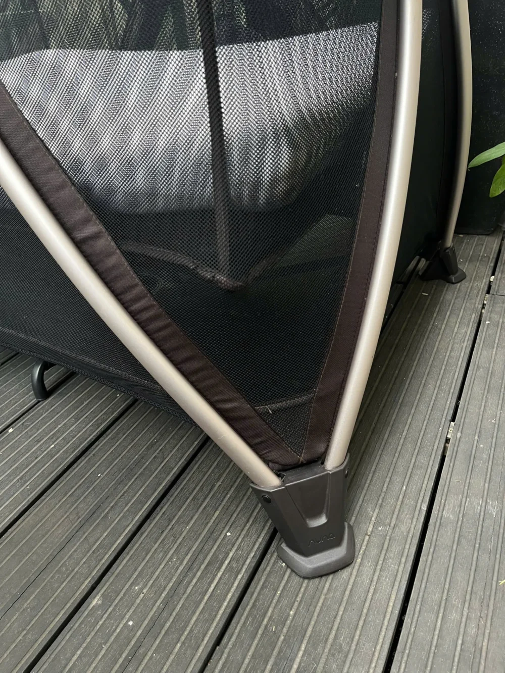 Nôi cũi lưới gấp gọn Nuna Sena Aire màu Charcoal (còn túi đựng hãng) & tặng kèm nệm cũi sơ dừa đặt làm riêng theo size nôi - Ảnh 9
