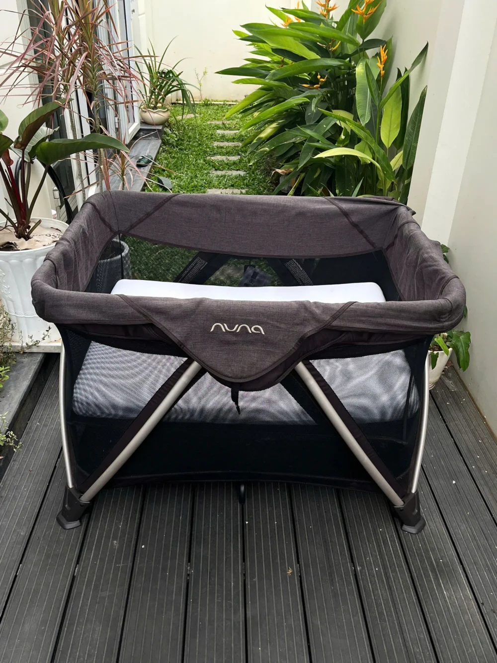 Nôi cũi lưới gấp gọn Nuna Sena Aire màu Charcoal (còn túi đựng hãng) & tặng kèm nệm cũi sơ dừa đặt làm riêng theo size nôi - Ảnh 11
