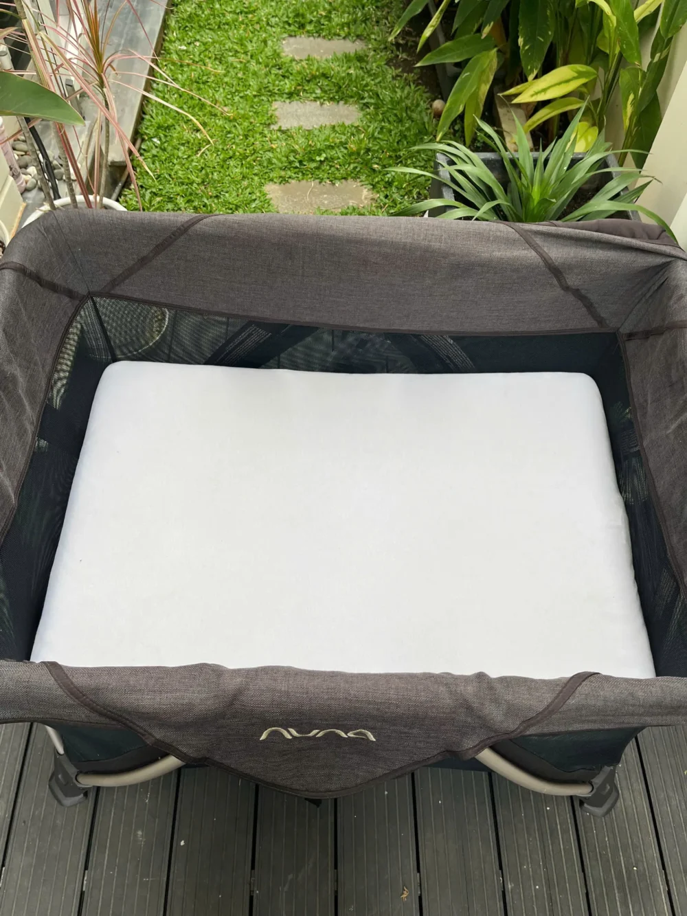 Nôi cũi lưới gấp gọn Nuna Sena Aire màu Charcoal (còn túi đựng hãng) & tặng kèm nệm cũi sơ dừa đặt làm riêng theo size nôi - Ảnh 14