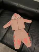 Bộ nỉ tay dài có mũ GustavoGano Kids hoạ tiết khủng long màu hồng (size: 6/12m)