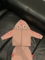 Bộ nỉ tay dài có mũ GustavoGano Kids hoạ tiết khủng long màu hồng (size: 6/12m) - Ảnh 4