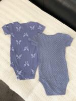 Set 2 bodysuit Carter's họa tiết chấm bi, bướm màu xanh (size 18/24m) - Ảnh 3