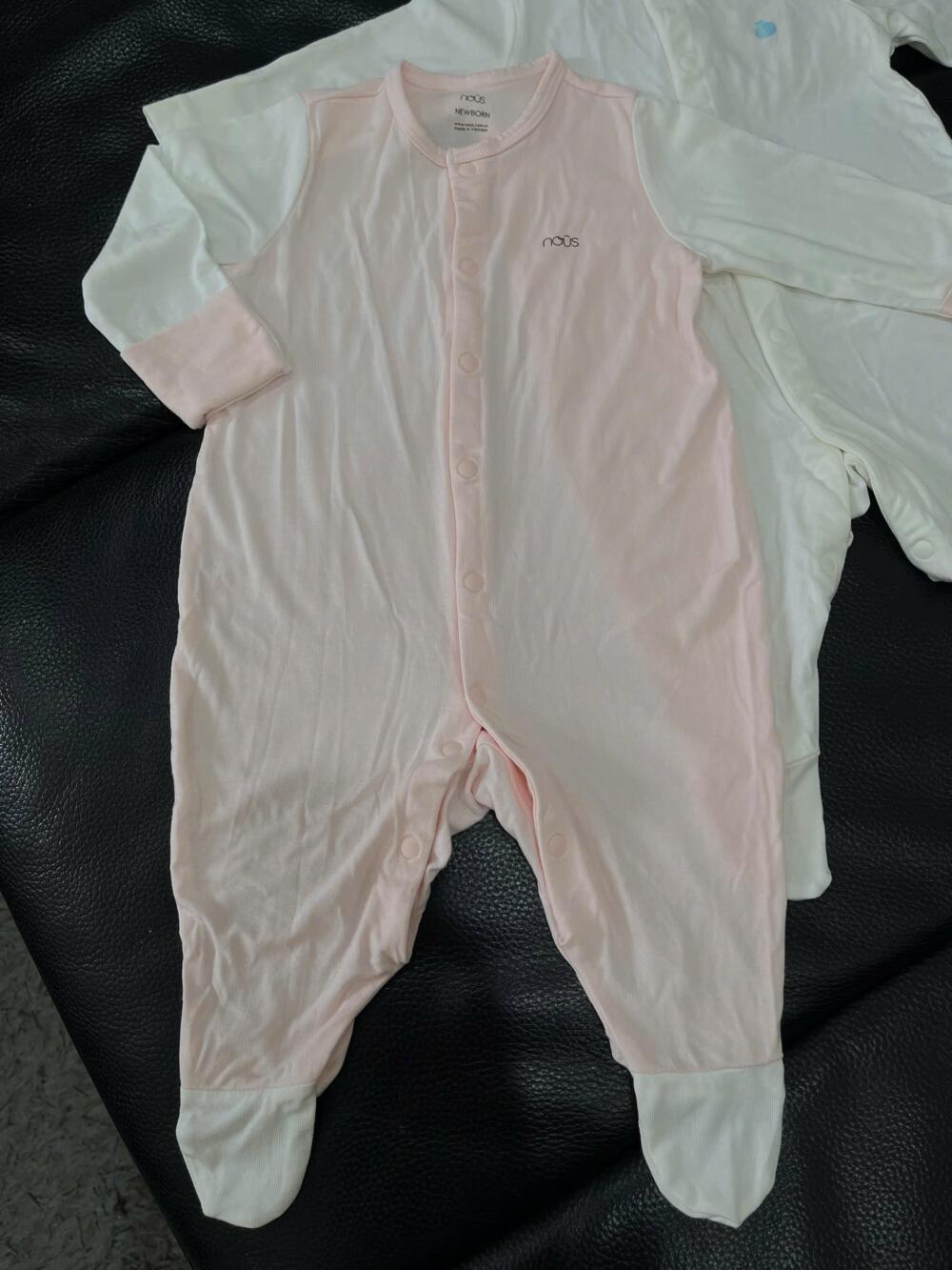 Set 2 bộ body dài Nous liên tất hồng trắng ( size: Newborn) - Ảnh 3