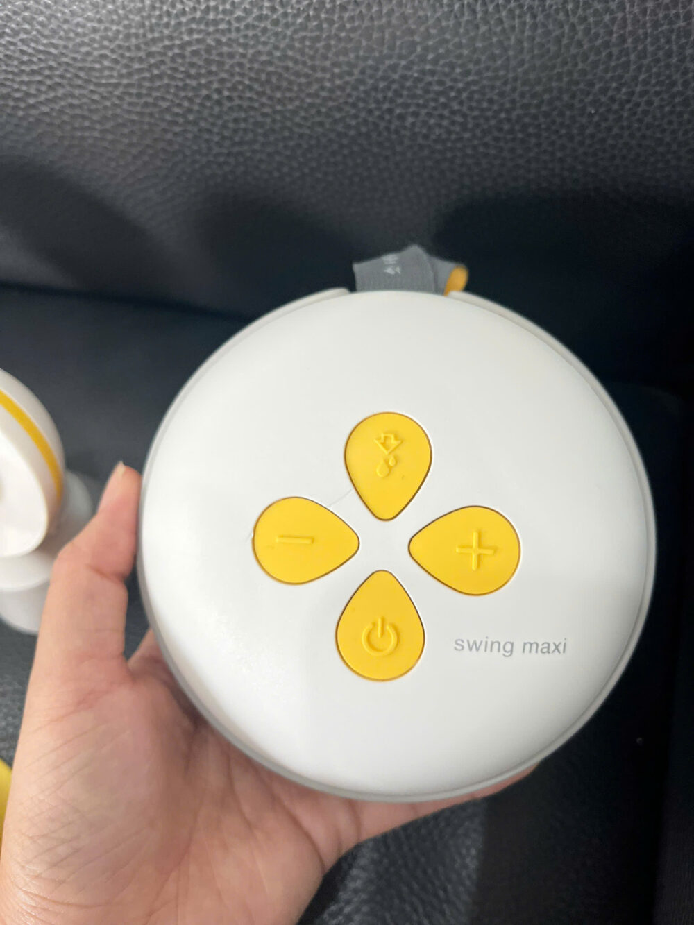 Máy hút sữa điện đôi Swing Maxi Medela kèm cup Momcozy ( no box) - Ảnh 5