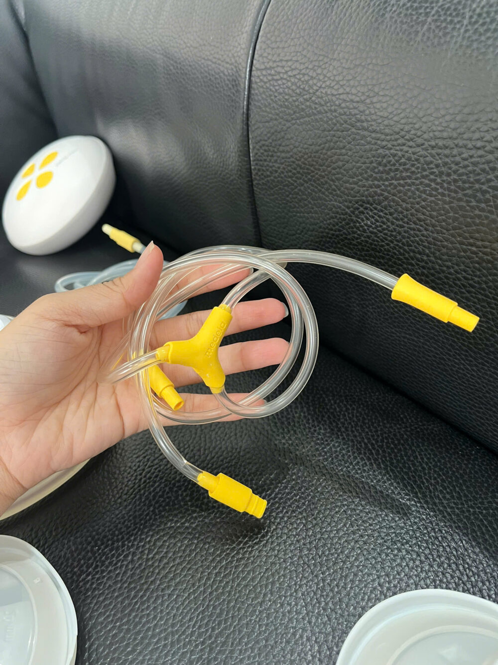 Máy hút sữa điện đôi Swing Maxi Medela kèm cup Momcozy ( no box) - Ảnh 7