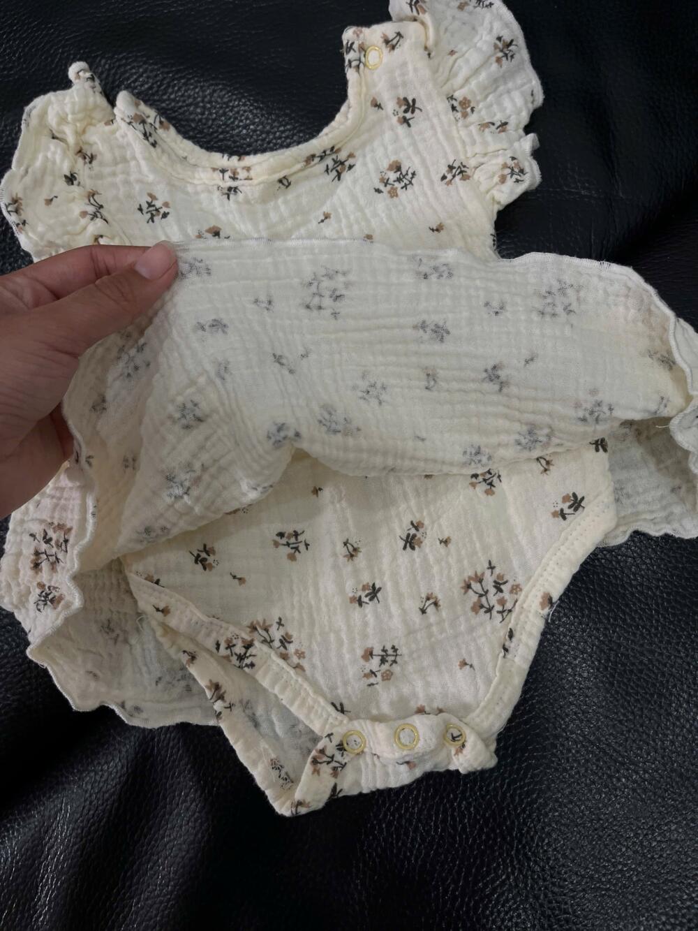 Đồ bơi H&M viền bèo nhún màu tím nhạt( size: 6/9m) tặng kèm váy hoa (size 0/3m) - Ảnh 5