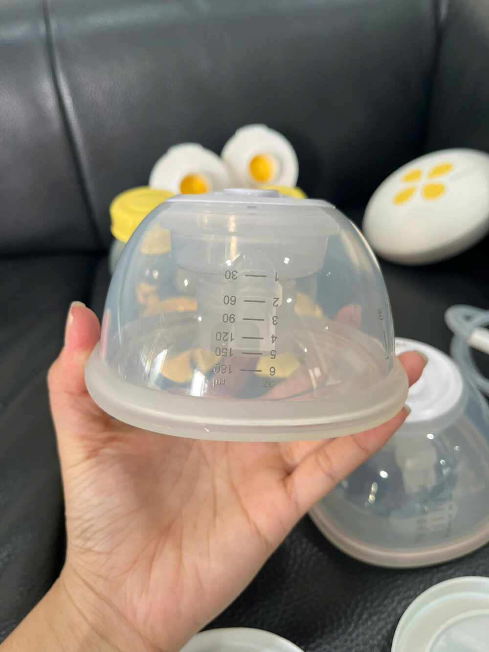 Máy hút sữa điện đôi Swing Maxi Medela kèm cup Momcozy ( no box) - Ảnh 10
