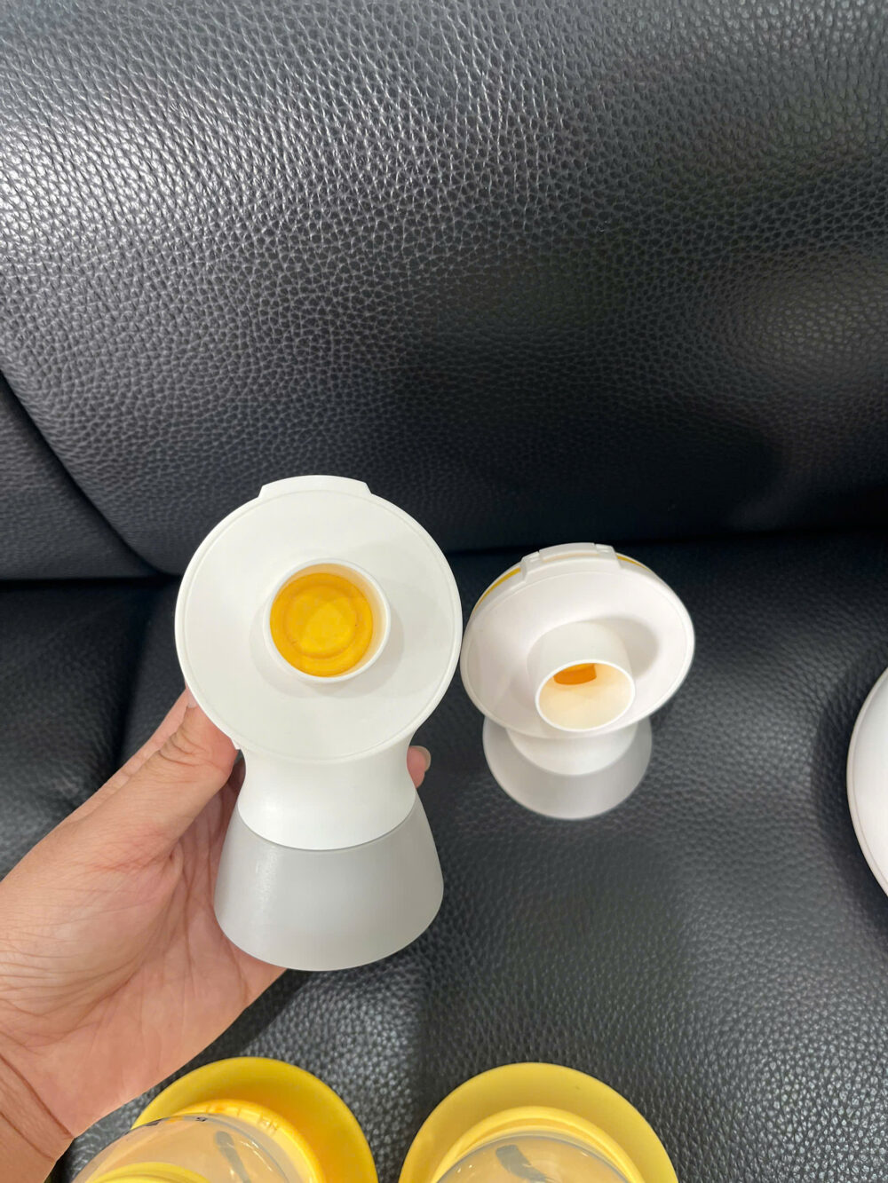 Máy hút sữa điện đôi Swing Maxi Medela kèm cup Momcozy ( no box) - Ảnh 14