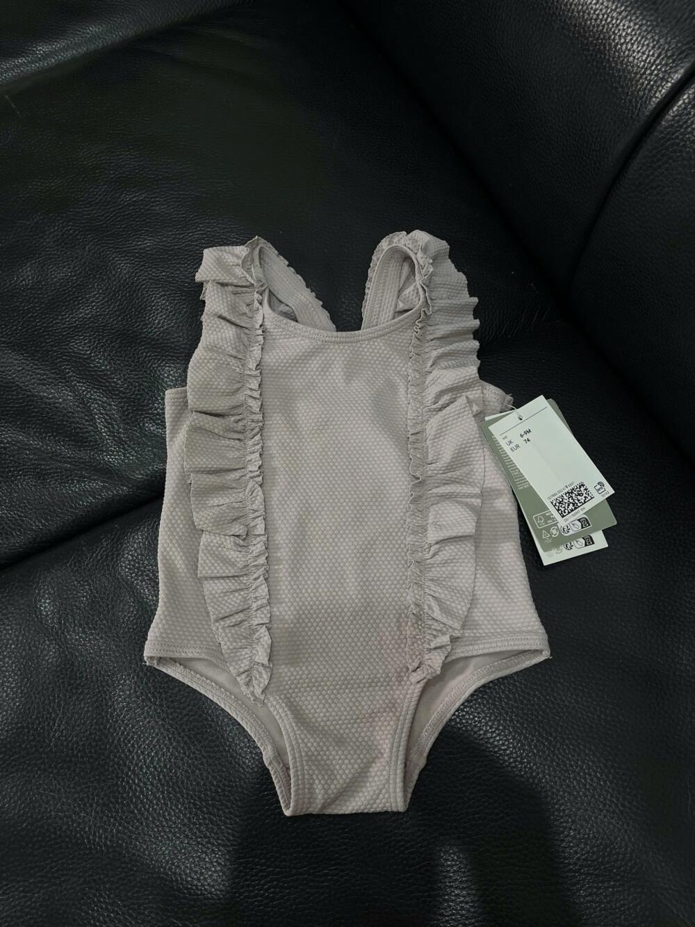 Đồ bơi H&M viền bèo nhún màu tím nhạt( size: 6/9m) tặng kèm váy hoa (size 0/3m) - Ảnh 11