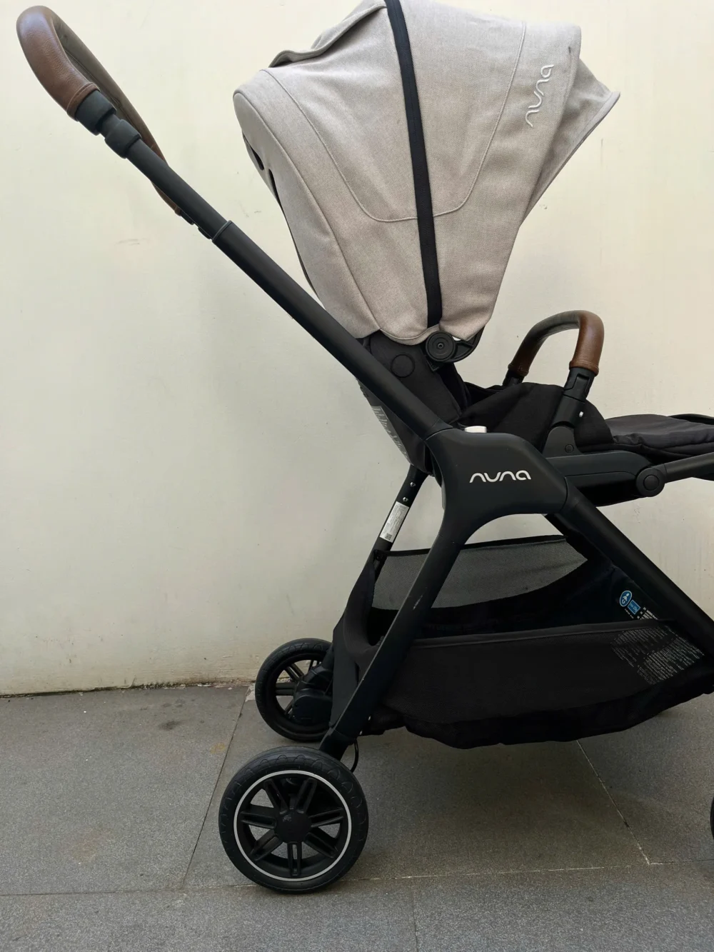 Xe đẩy Nuna triv màu xám be khung đen - Ảnh 15