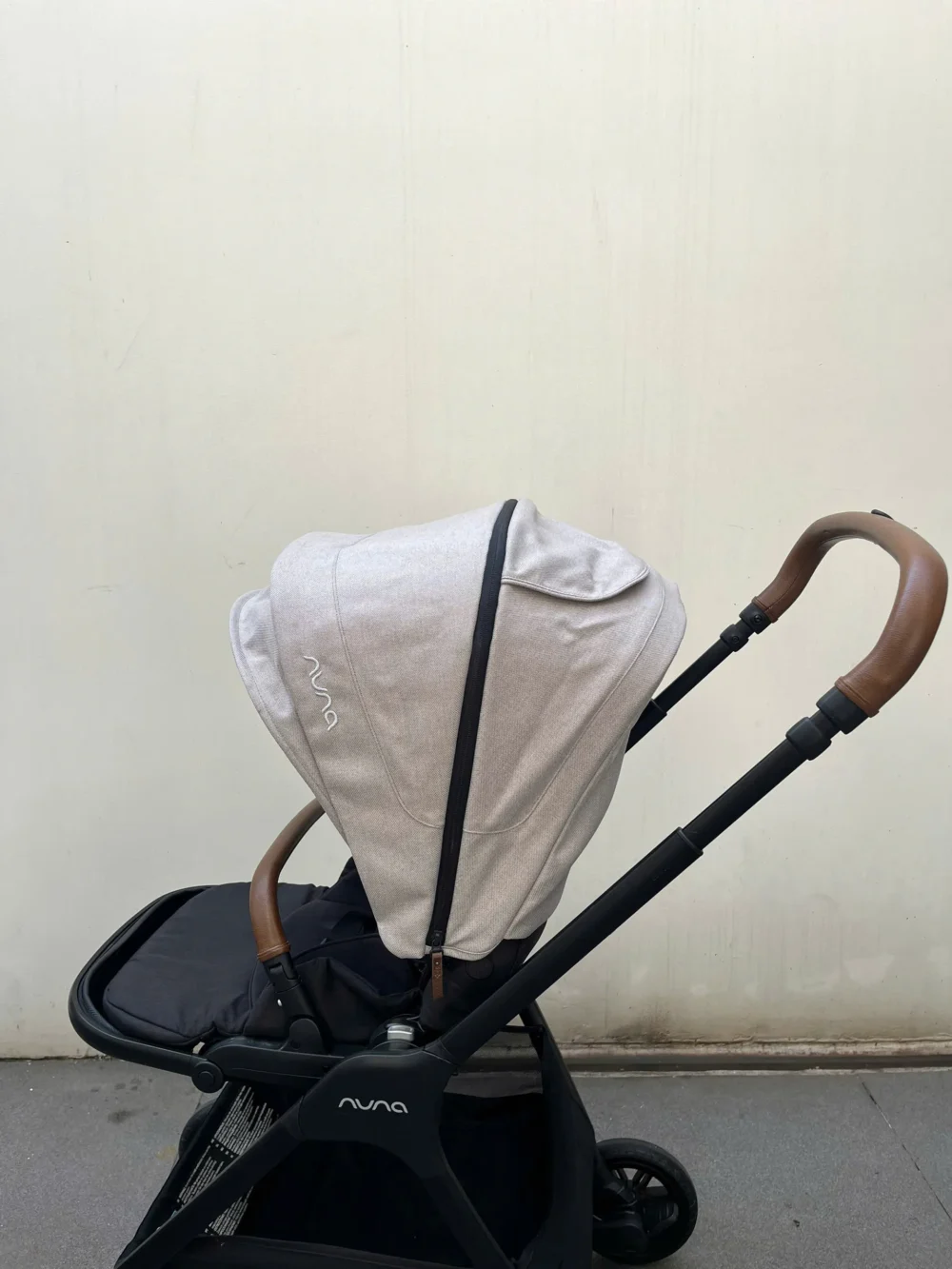 Xe đẩy Nuna triv màu xám be khung đen - Ảnh 20