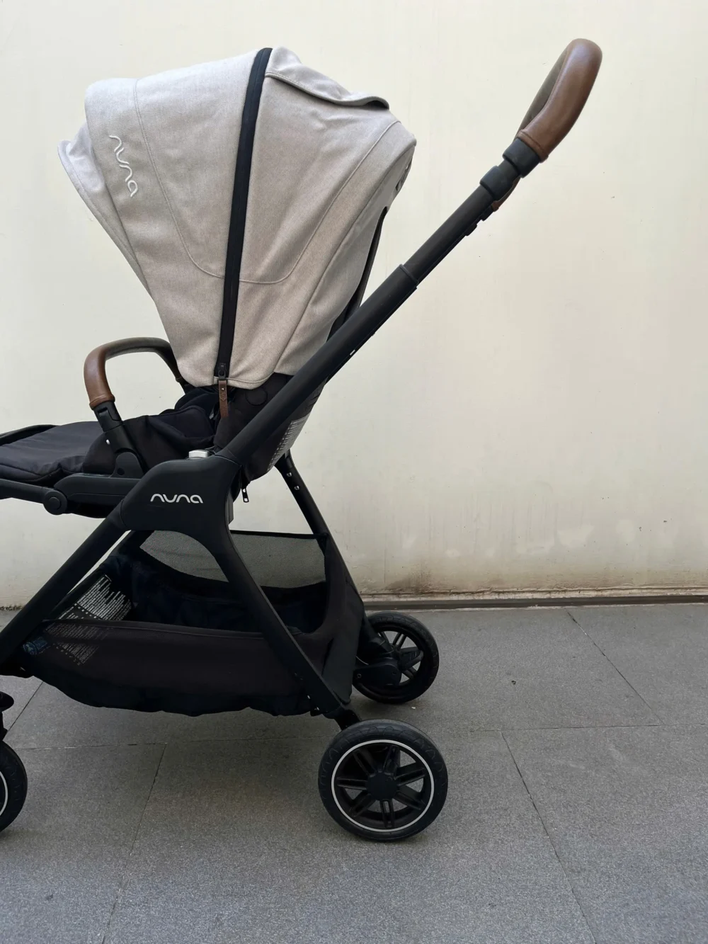Xe đẩy Nuna triv màu xám be khung đen - Ảnh 21