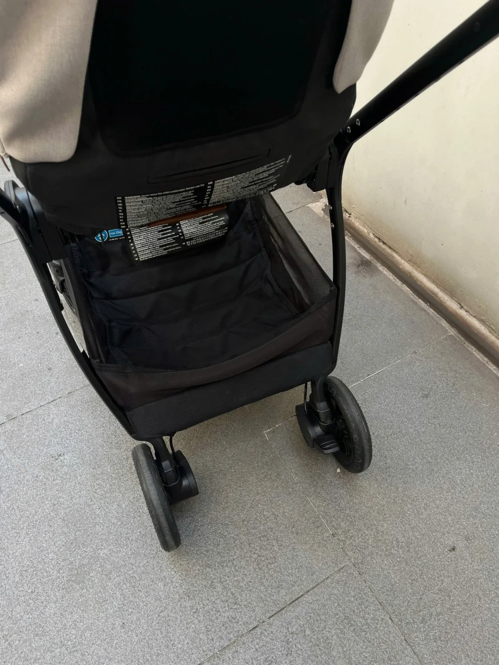 Xe đẩy Nuna triv màu xám be khung đen - Ảnh 24