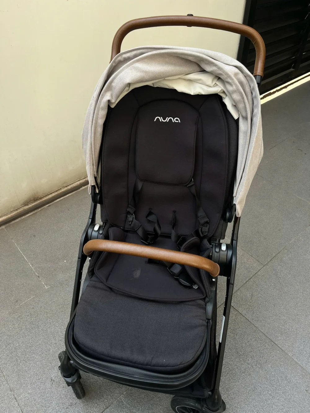 Xe đẩy Nuna triv màu xám be khung đen - Ảnh 27